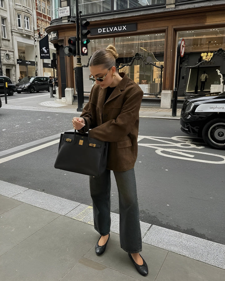 Versatile women's one-button blazer, chic fashion statement for any occasion.