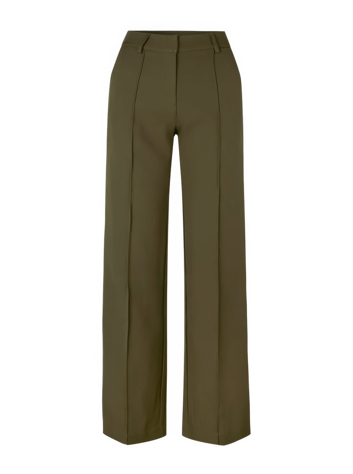 Comfortable wide-leg pants for women, designed with a relaxed fit and flowing silhouette.