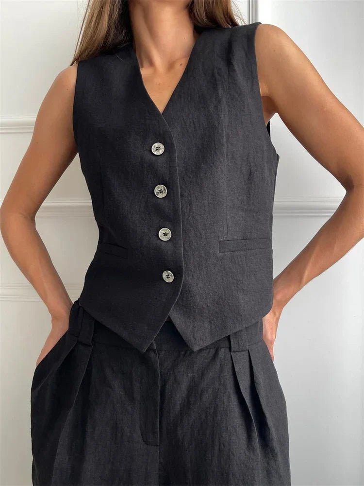 Tailored women's vest with matching comfortable pleated wide-leg pants, perfect for any occasion.