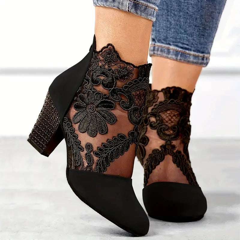 Chic black elegant heels for women with a pointed toe, perfect formal shoes for any special occasion or evening.