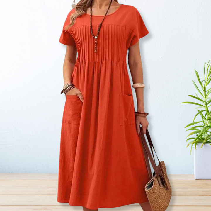 Casual women's summer midi dress, relaxed fit with short sleeves and practical pockets for versatile everyday style.