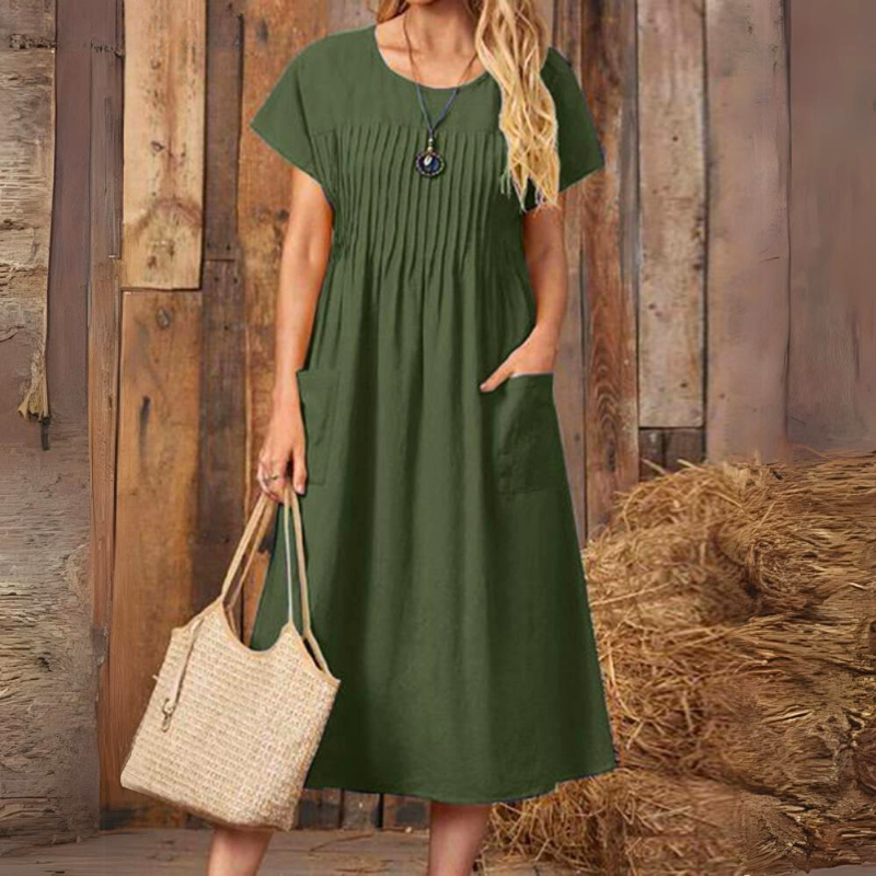 Stylish women's relaxed fit everyday dress with short sleeves and pockets, a comfortable and versatile midi design.