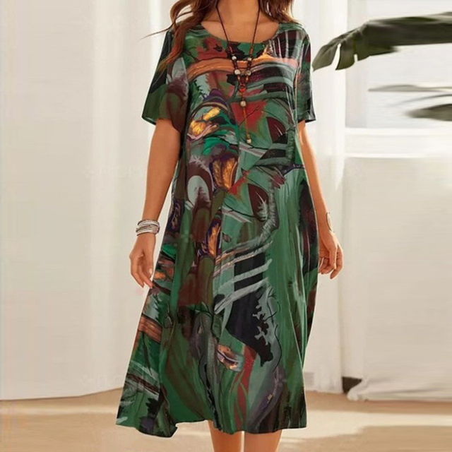 Stylish women's printed midi dress in bohemian style, ideal for summer, featuring a comfortable relaxed fit and artistic print.