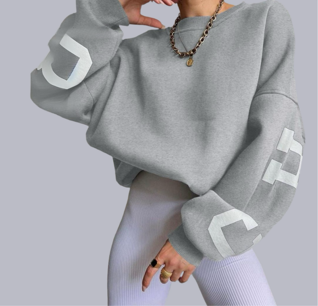 Relaxed fit women's top, oversized sweatshirt, versatile for casual fashion.