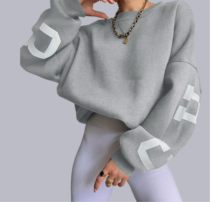 Relaxed fit women's top, oversized sweatshirt, versatile for casual fashion.