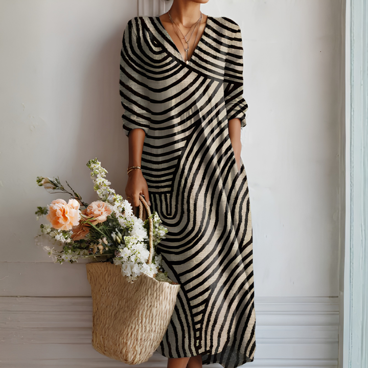 Modern women's long sleeve dress featuring a relaxed fit for stylish comfort and versatile everyday wear.