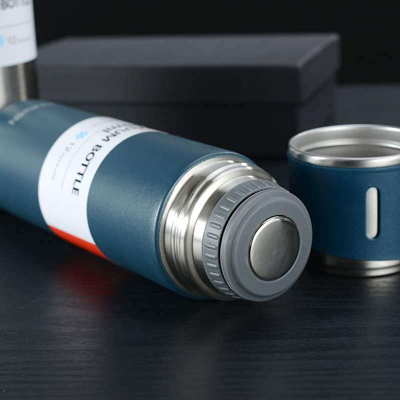 Durable construction of the 12-hour thermos flask for all your drinking needs.
