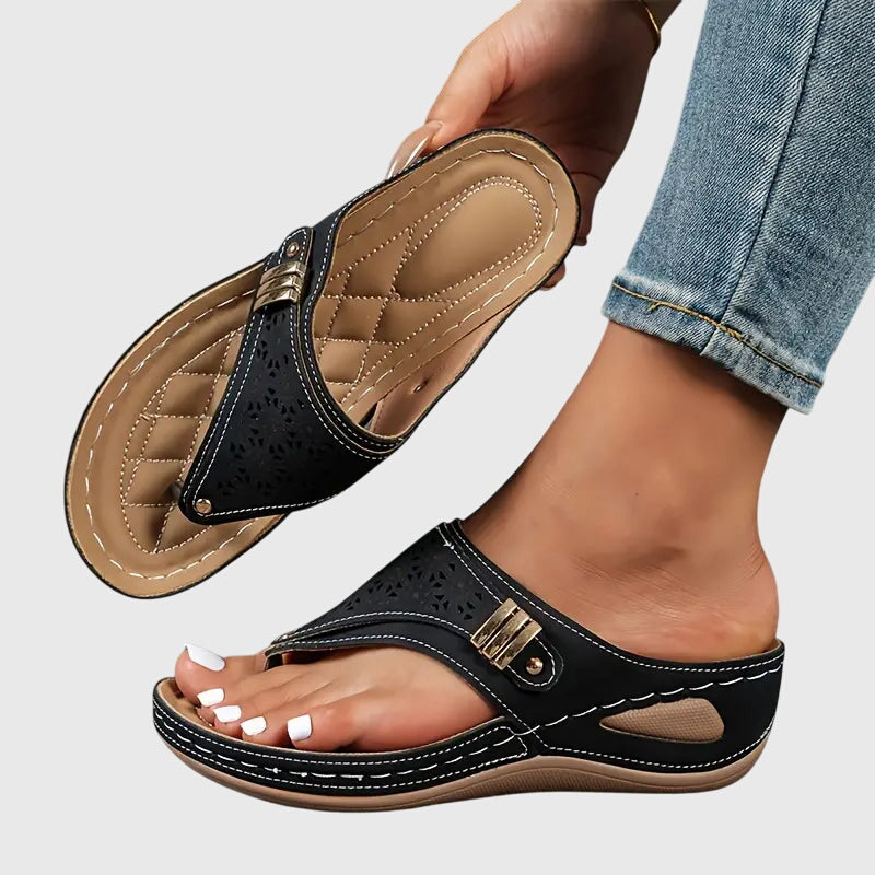 Comfortable brown women's sandals with orthopedic arch support, ideal for daily wear and foot pain relief.