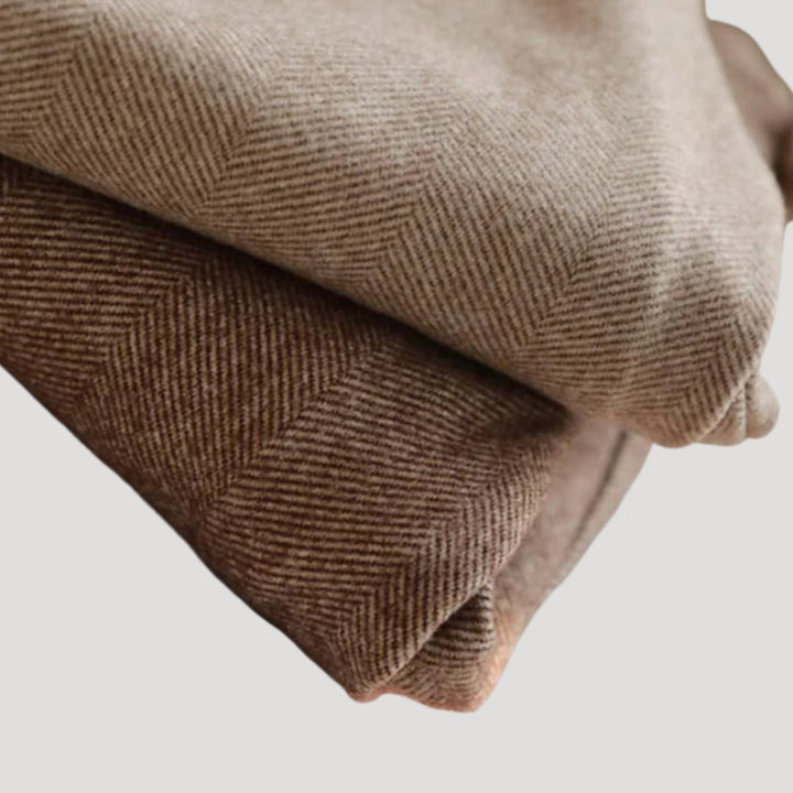 Versatile men's ankle-length tailored trousers. Essential for smart casual, office wear, and spring fashion.
