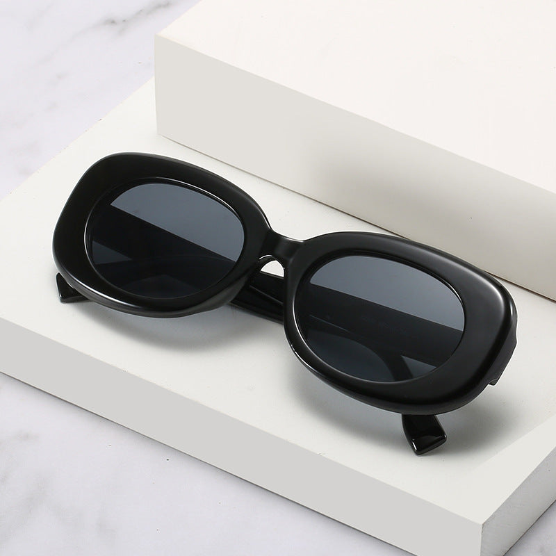 Oval Luxe Sunglasses: Minimalist Oval Frame UV Protection