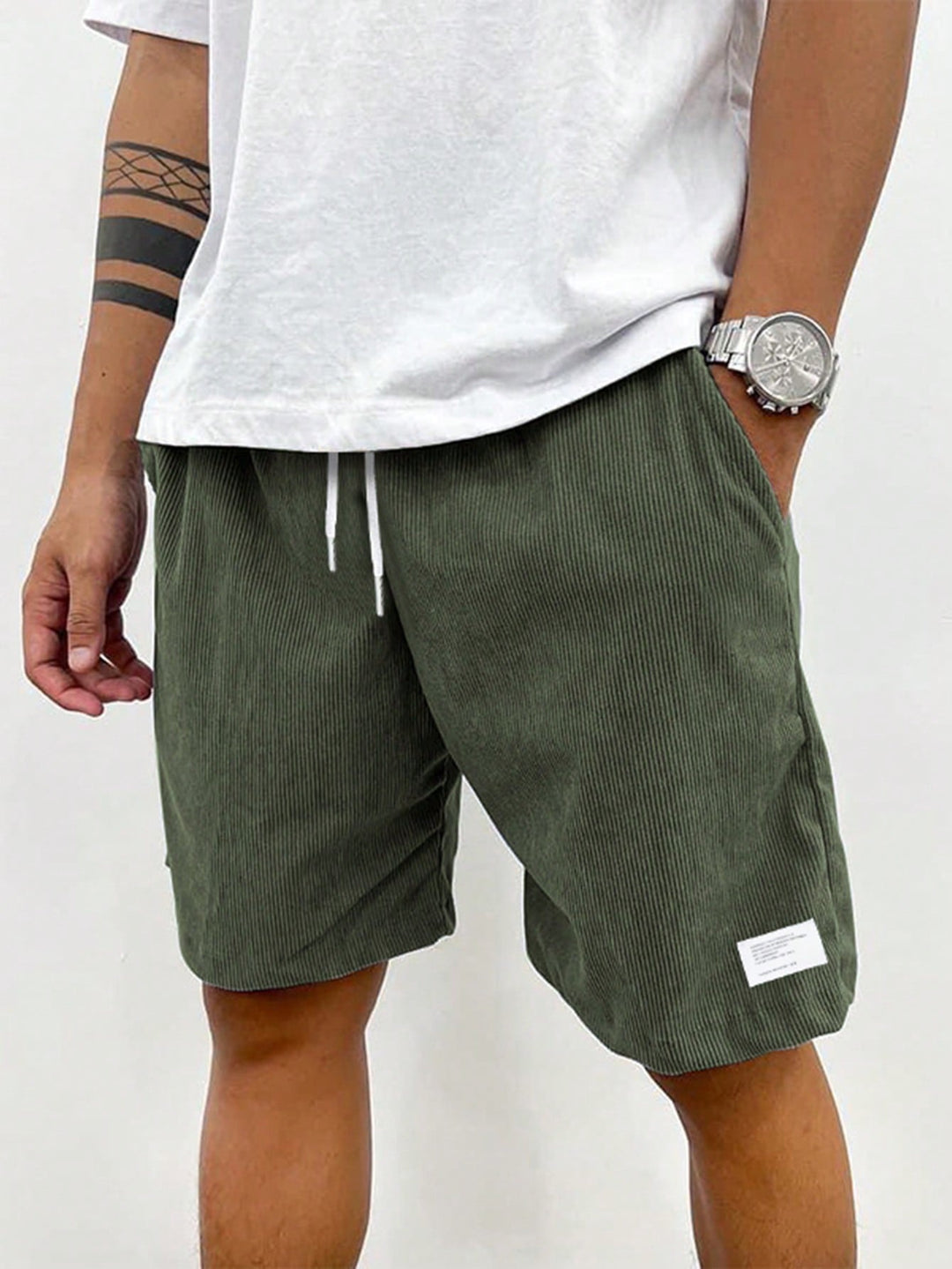 Men's casual drawstring shorts in a relaxed fit, perfect for summer comfort and everyday wear.