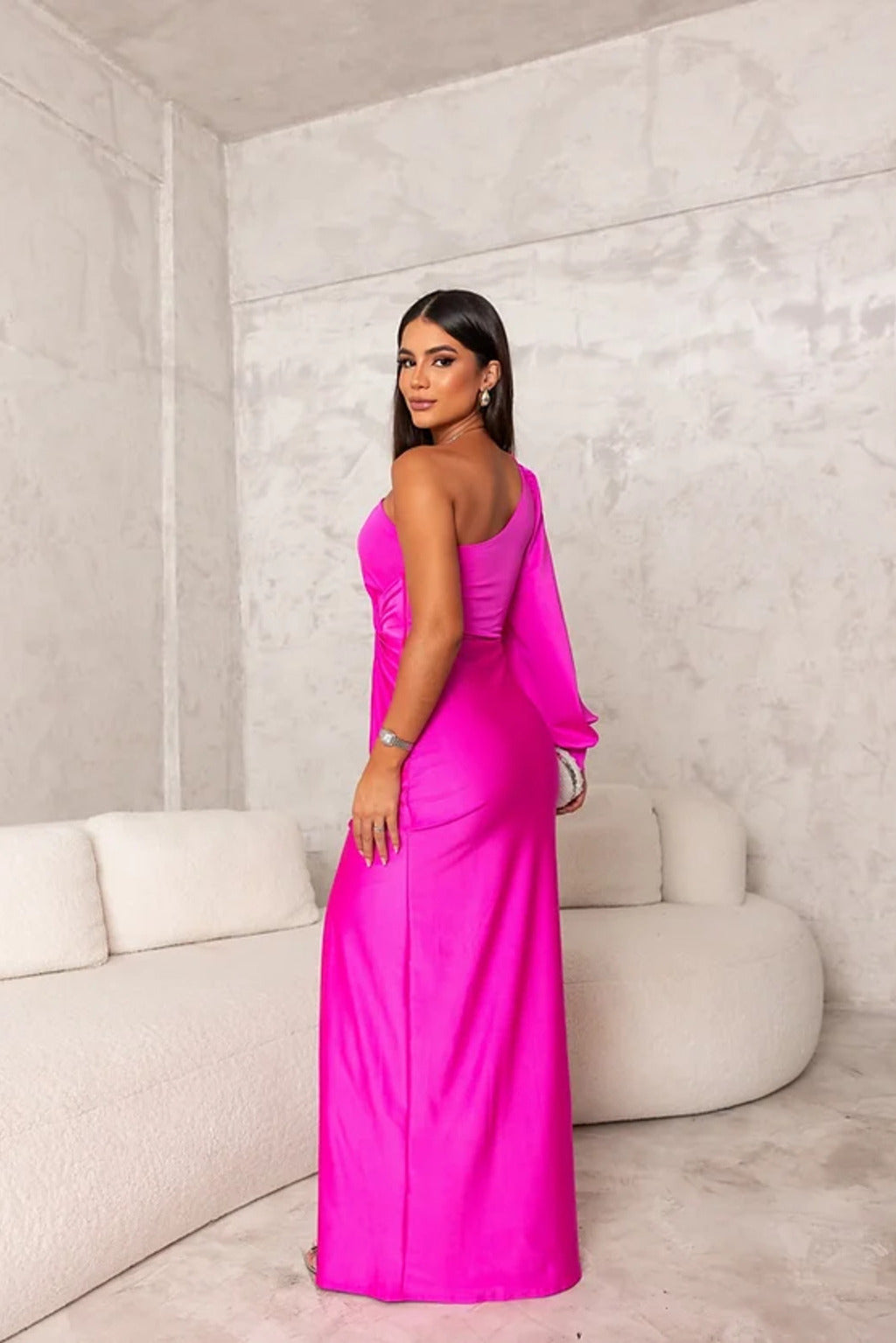 Chic Leony cocktail dress, sophisticated and comfortable for evening wear.