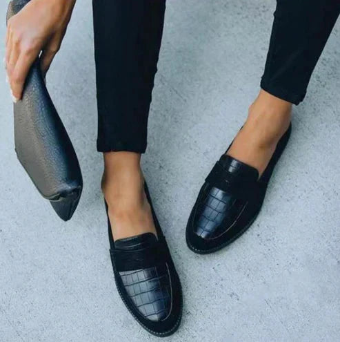 Comfortable women's loafers with orthopedic support & textured design, ideal slip-on shoes for all-day wear.