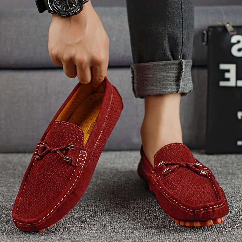 Comfortable casual men's loafers, perfect for everyday style. Breathable slip-on footwear.