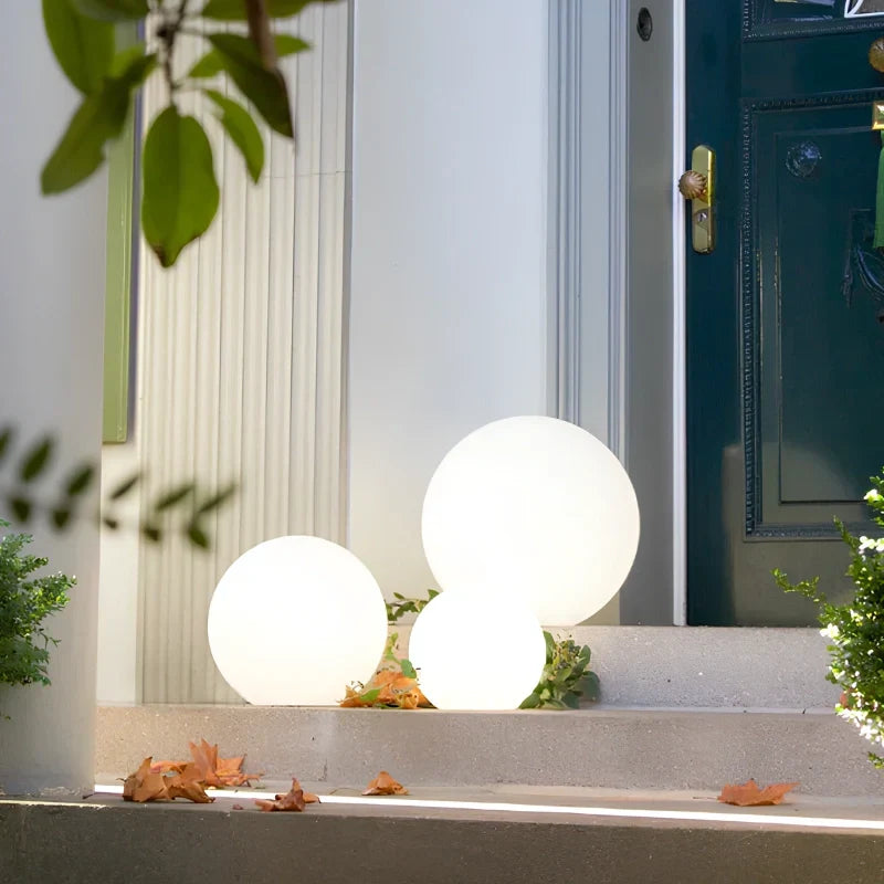 Decorative spherical RGB garden light, 16 vibrant colors, remote. Enhances outdoor patios & indoor spaces.
