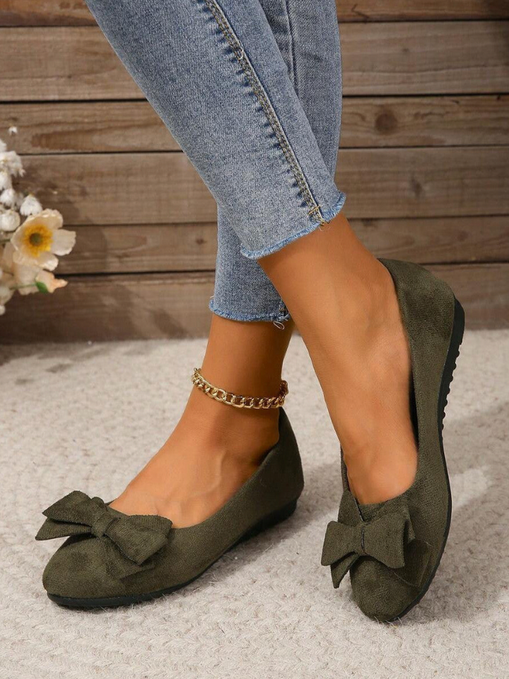 Diabetic-friendly women's walking shoes, providing ultimate comfort & ankle support for all-day wear.