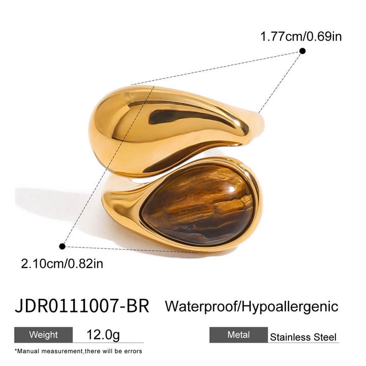 Chic women's statement ring, amber and pearl style. Elegant vintage jewelry, a must-have fashion accessory.