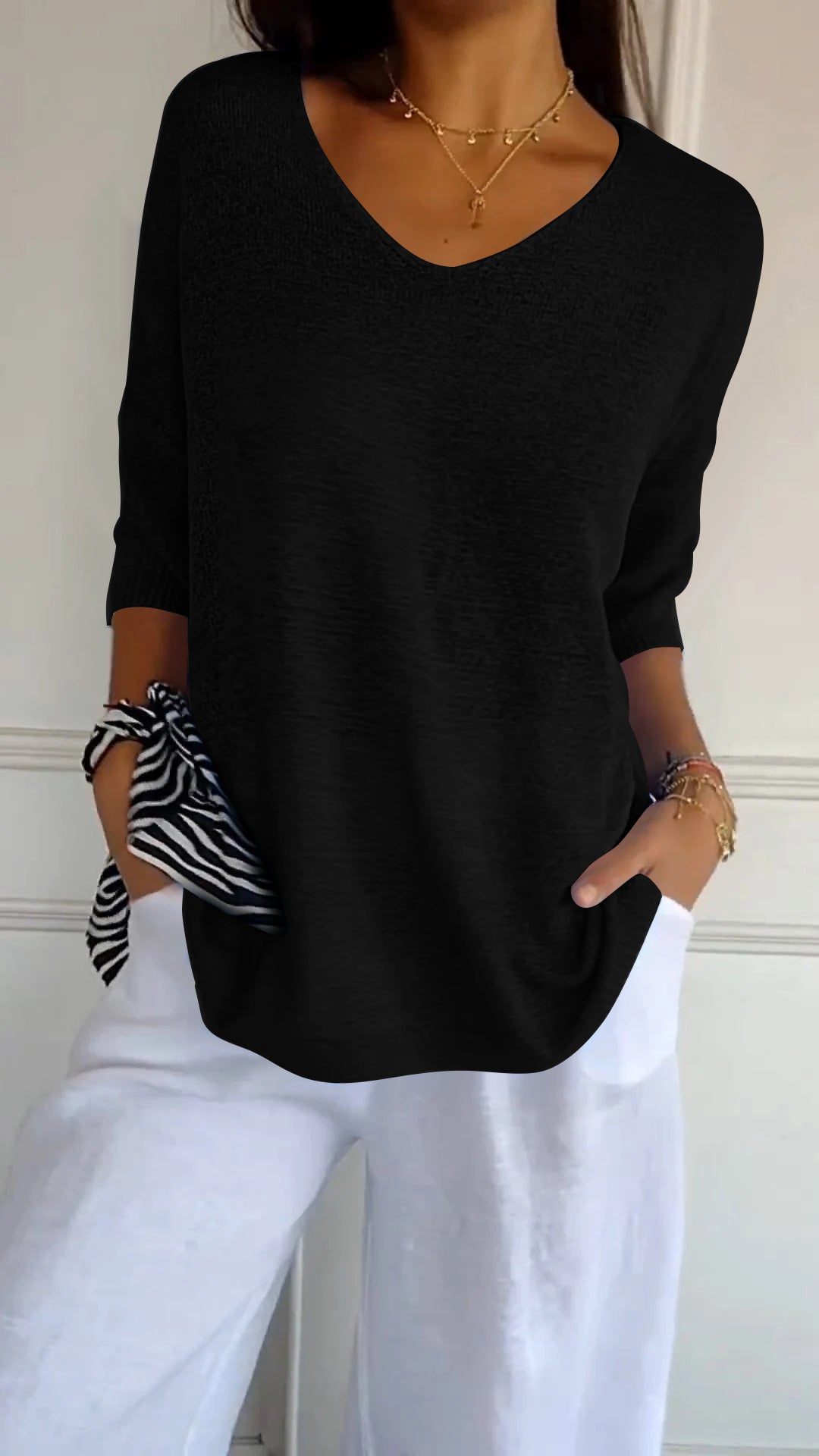Versatile women's V-neck top, long sleeve design for chic, effortless everyday wear and elegant style. [[lstfy-media:7]]