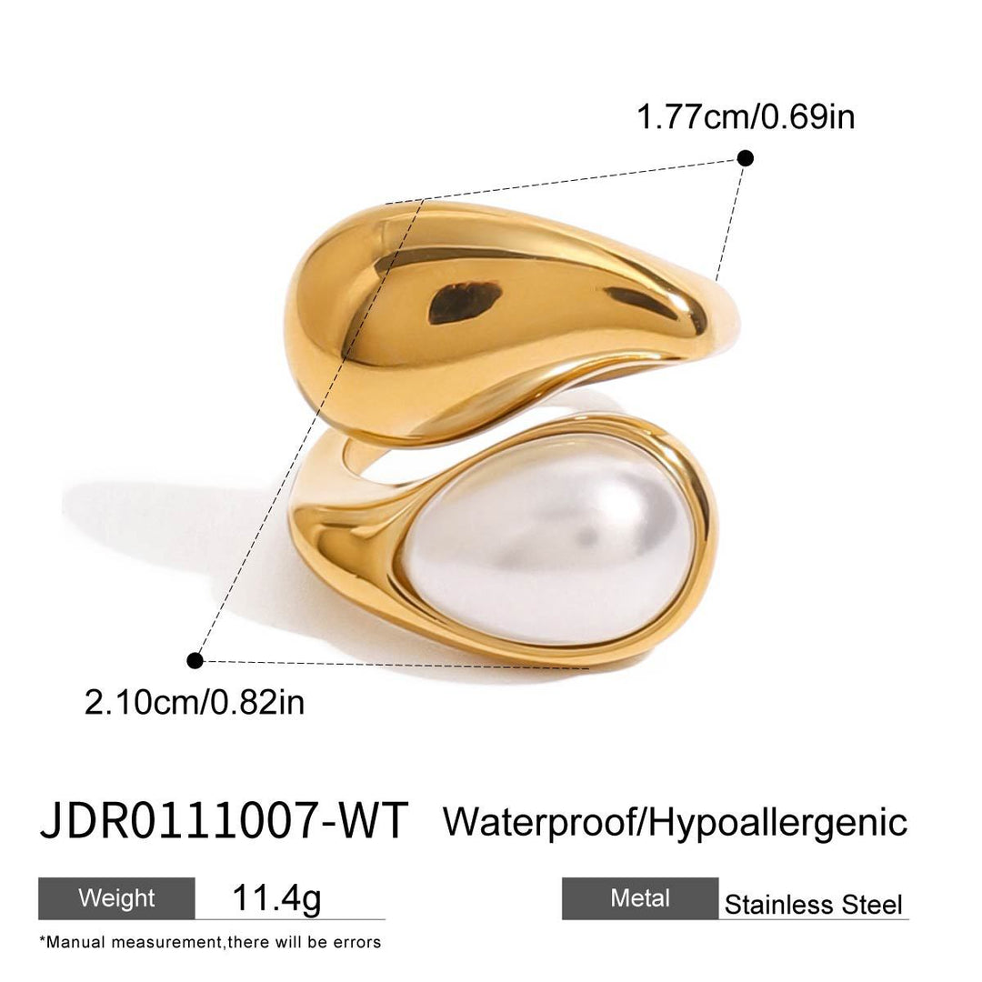 Women's elegant amber & pearl style statement ring, classic design. Vintage fashion accessory for her.