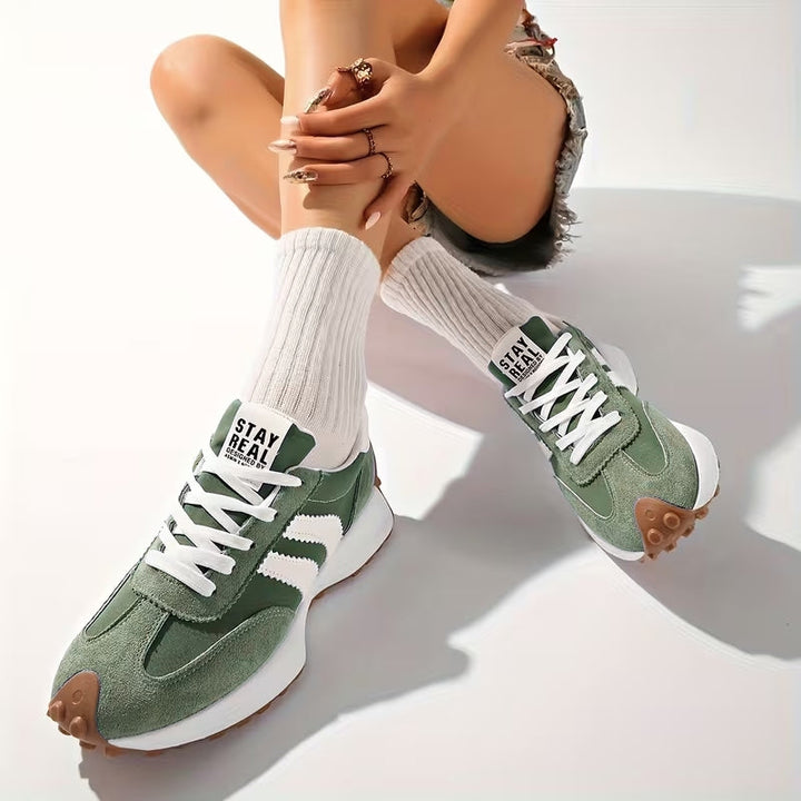 Comfortable women's retro platform sneakers with orthopedic support, chunky sole, lace-up, everyday wear.