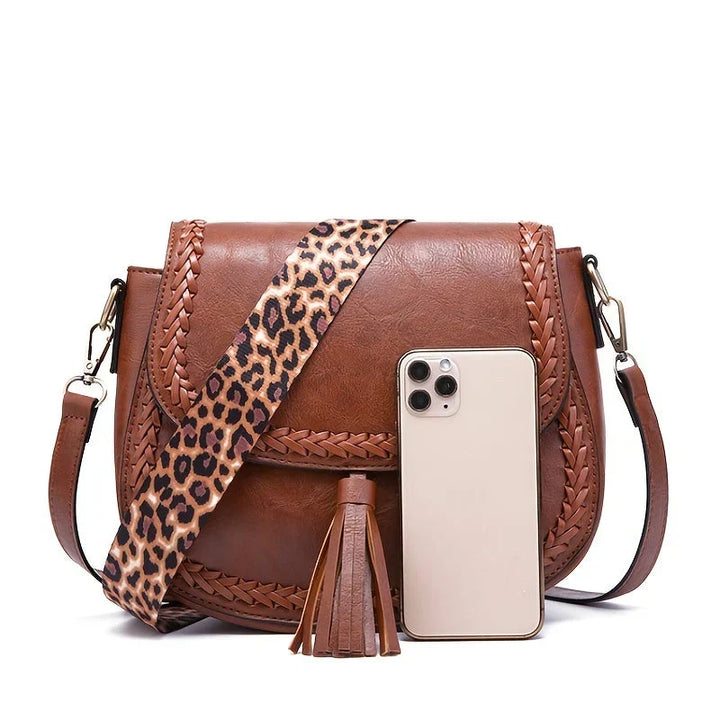 Classic women's faux leather shoulder bag, versatile for daily use, includes a trendy tassel.