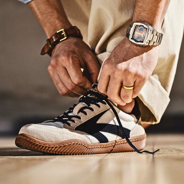 Retro men's orthopedic sneakers, classic style, engineered for cushioned support and all-day comfort.
