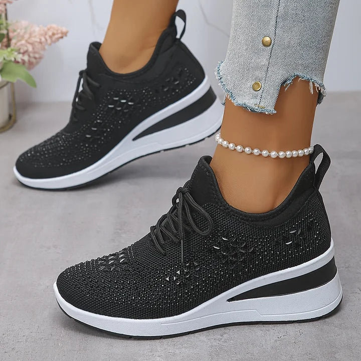 Stylish vintage women's walking shoes, orthopedic and cushioned for ergonomic daily comfort.