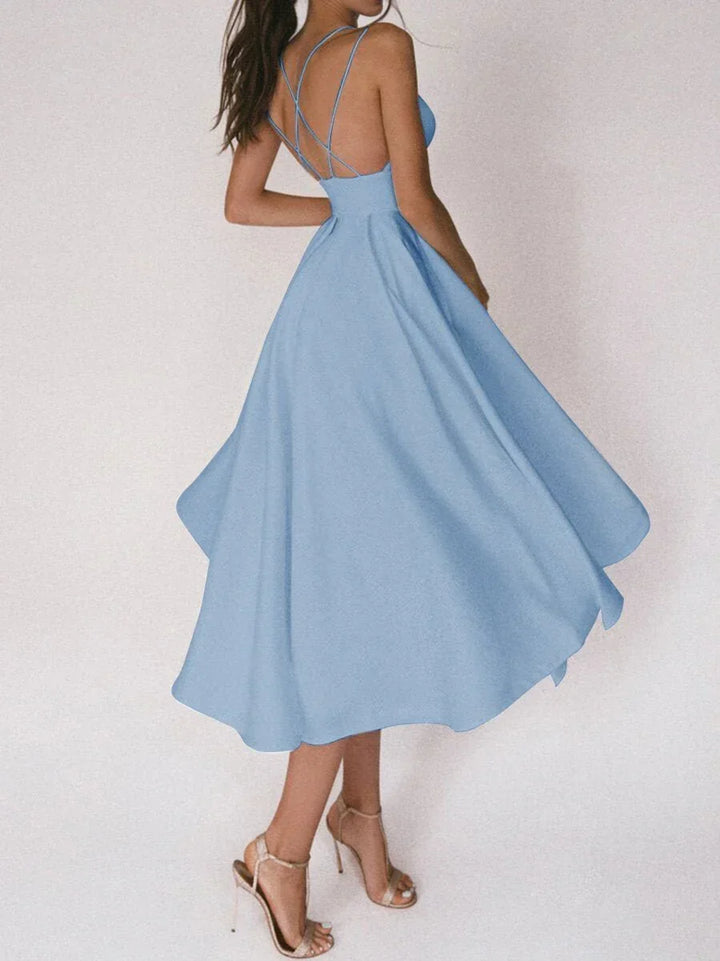 Stunning V-neck strapless prom dress for women, an elegant choice for dances & formal evening events.
