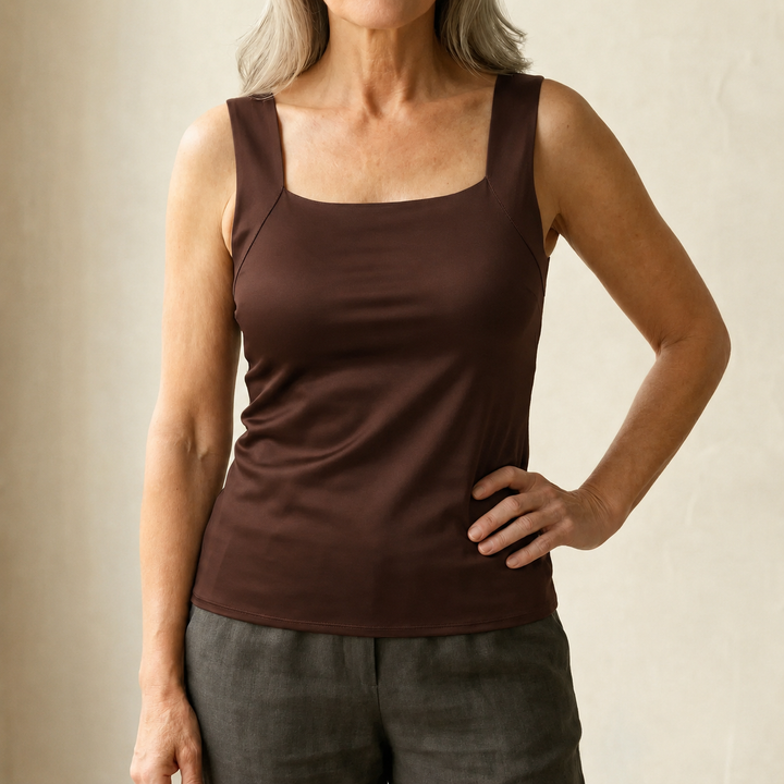 Women's seamless built-in bra support tank, perfect for gym or casual outings.