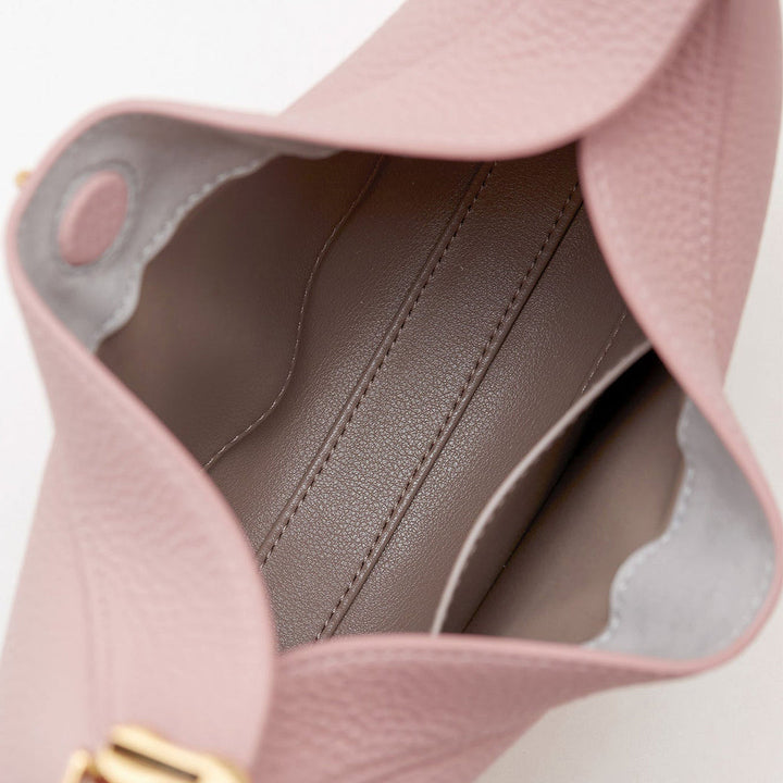 Elegant vintage brown full-grain leather shoulder bag, women's luxury everyday accessory.