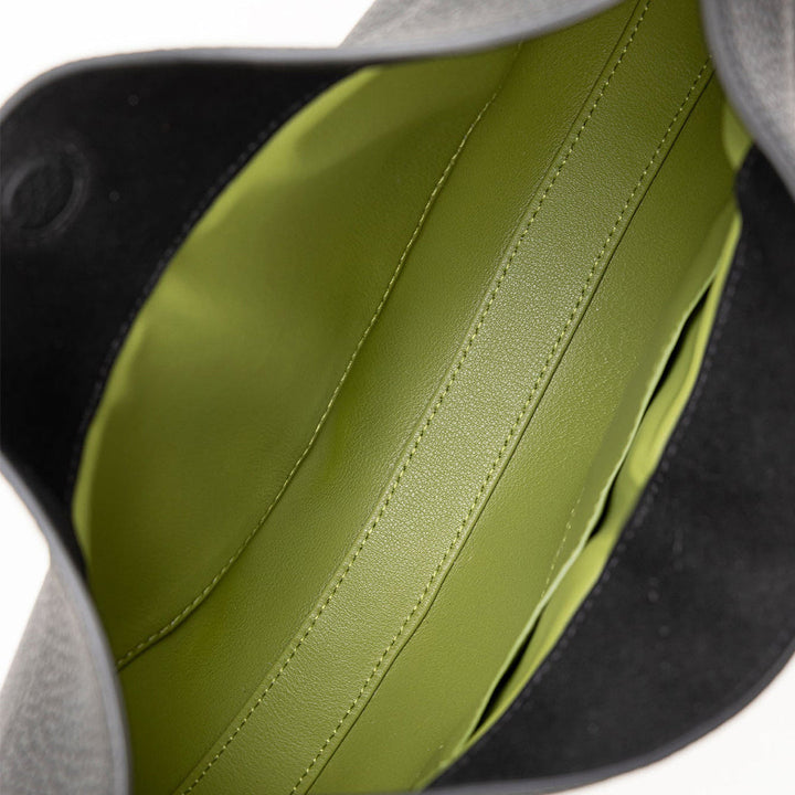 Luxury full-grain leather shoulder bag for women, versatile everyday & elegant accessory.