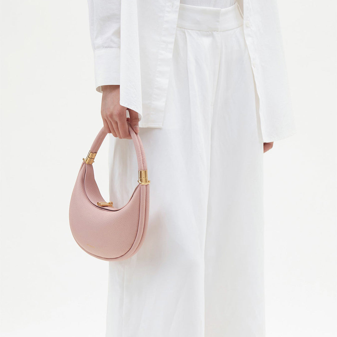 Premium full-grain leather women's shoulder bag, durable & stylish everyday handbag.