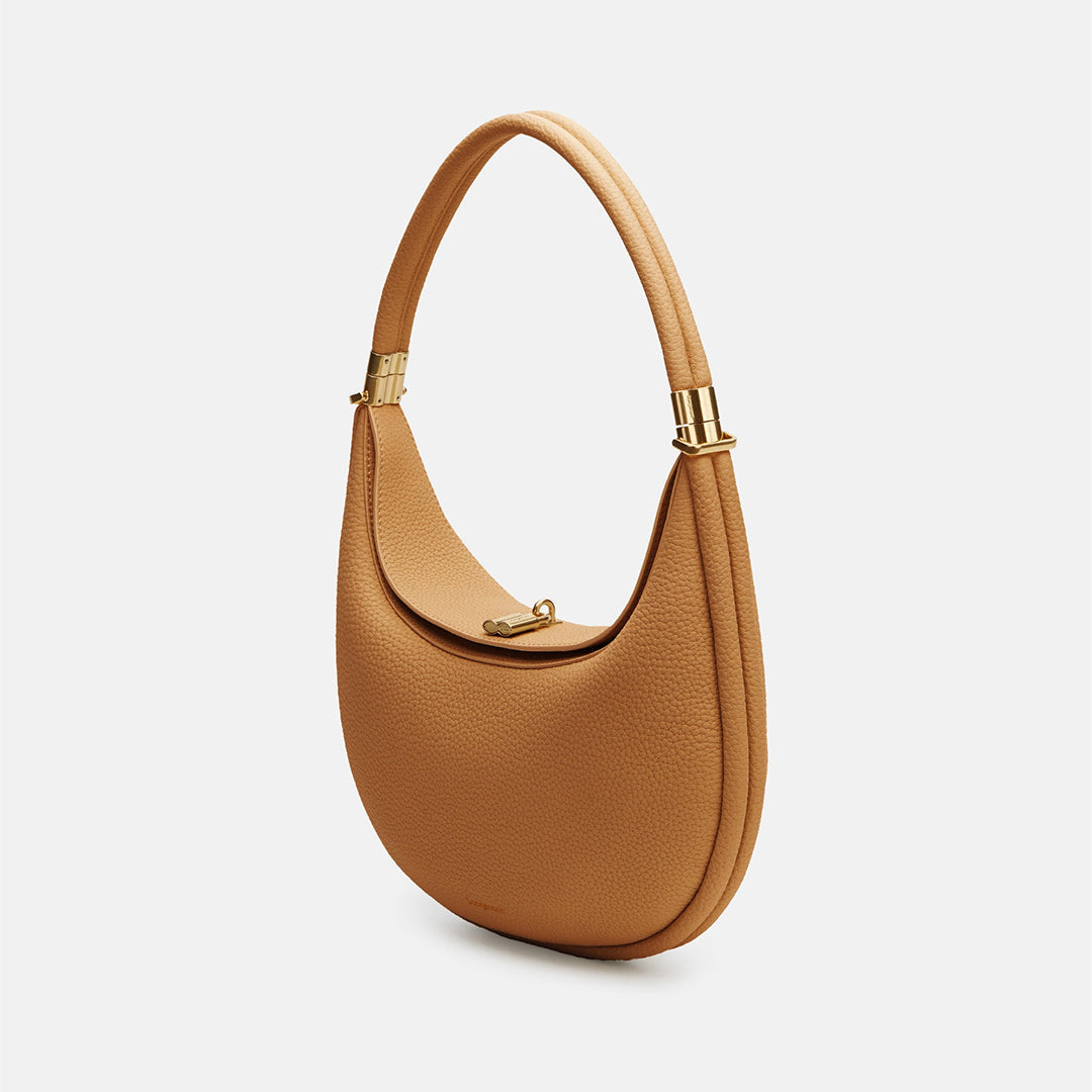 Vintage brown full-grain leather women's shoulder bag, elegant & versatile everyday accessory.