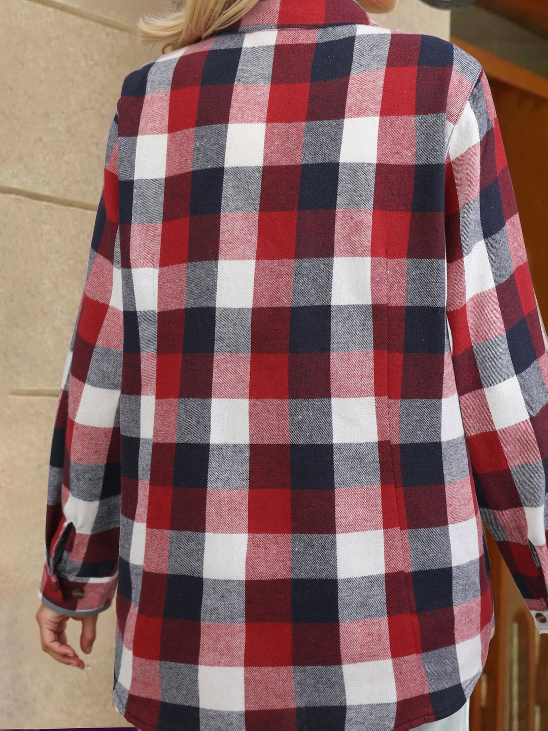 Casual women's buffalo check shirt, relaxed fit, long sleeve, versatile for fall & winter.