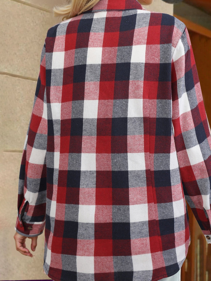 Casual women's buffalo check shirt, relaxed fit, long sleeve, versatile for fall & winter.