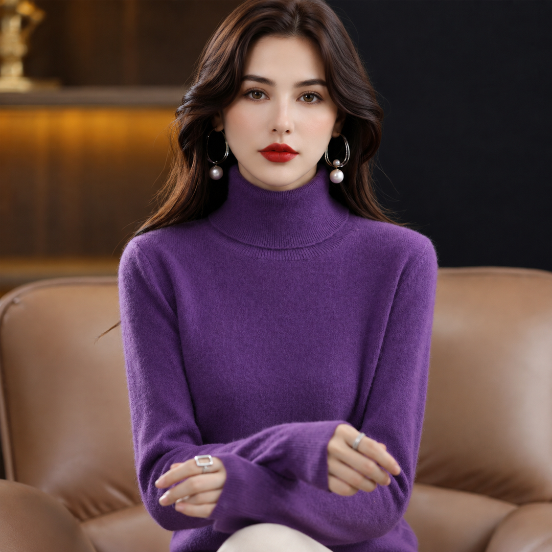 Cozy women's knitwear: a cashmere-blend jumper with a stylish roll-neck for warmth.