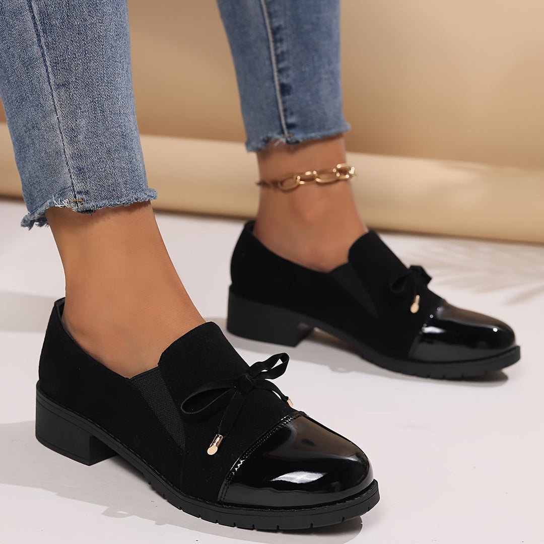 Stylish green slip-on loafers for women, featuring a delicate bow, ideal for casual and dressy wear.