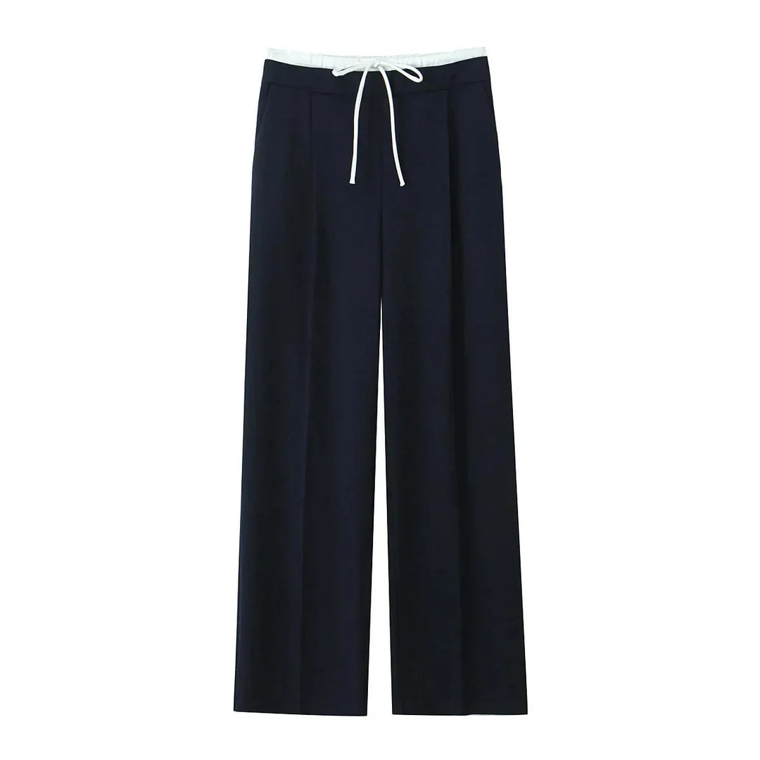 Versatile women's flowy wide-leg pants, ideal for comfortable travel or relaxed everyday lounge wear.