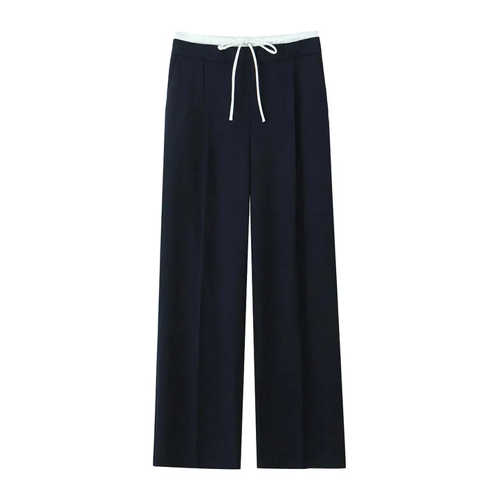 Versatile women's flowy wide-leg pants, ideal for comfortable travel or relaxed everyday lounge wear.