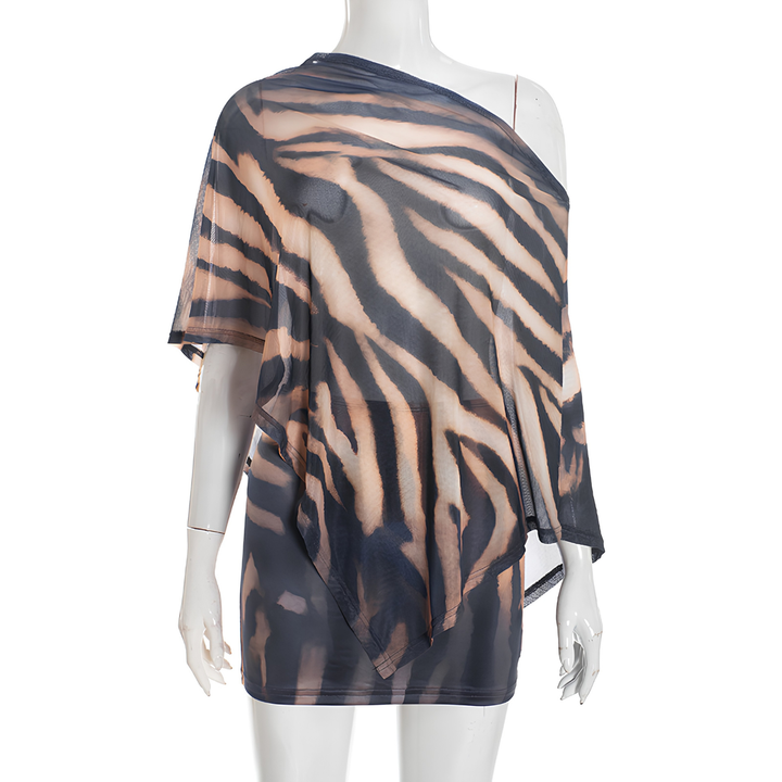 Summer chic women's claw print off-shoulder top & bodycon midi skirt set. Stylish two-piece for warm weather fashion.