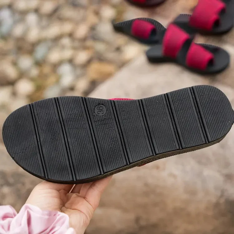 Women's comfort footwear: orthopedic slip-on sandals with arch support, perfect for travel.