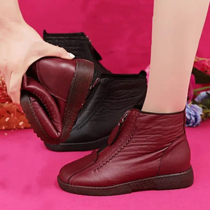 Stylish women's ankle boots, perfect for casual winter wear. Warm & versatile, offering everyday comfort & grip.