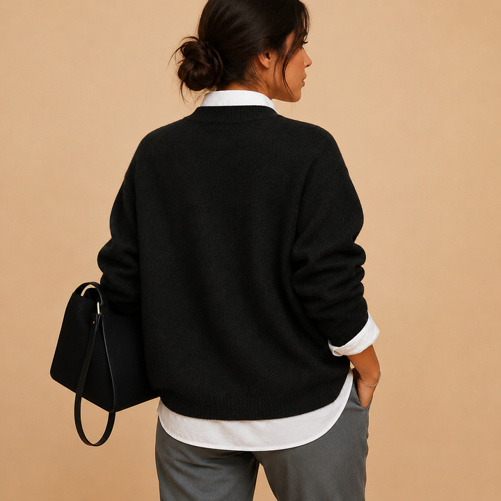 Timeless elegant women's knit sweater with long sleeves, ideal for autumn and winter comfort.