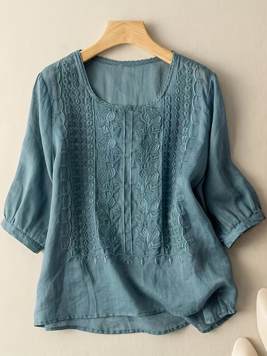 Women's elegant embroidered long sleeve blouse, relaxed fit for everyday comfort and chic style.
