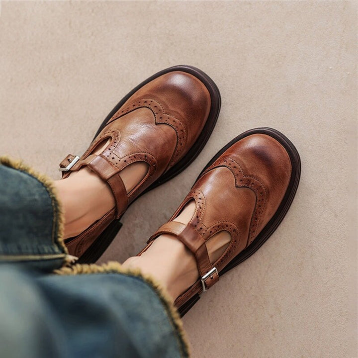Women's vintage-inspired strap loafers, chic design with classic buckle detail for elegant everyday wear.