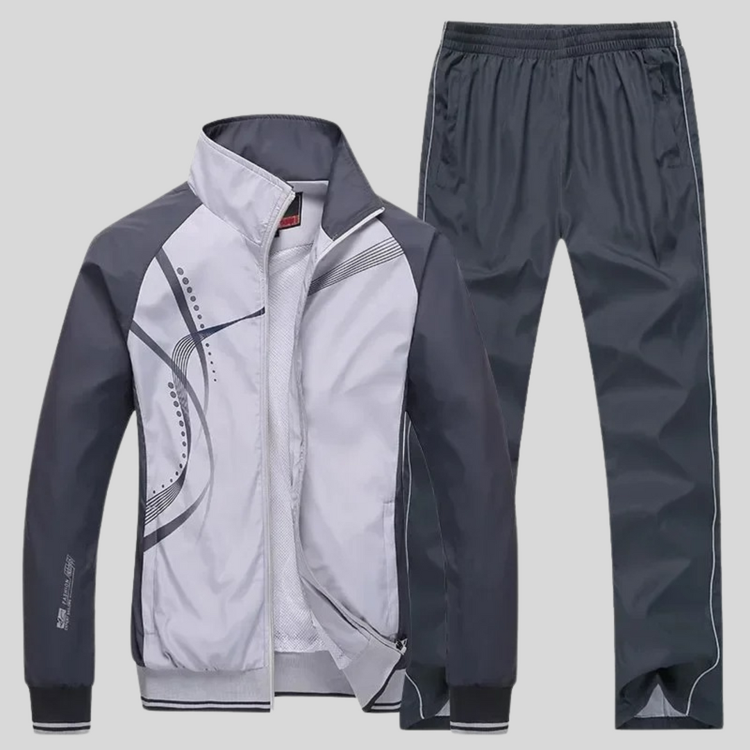 Comfortable men's travel outfit two-piece set, relaxed fit athletic wear for leisure & journeys.