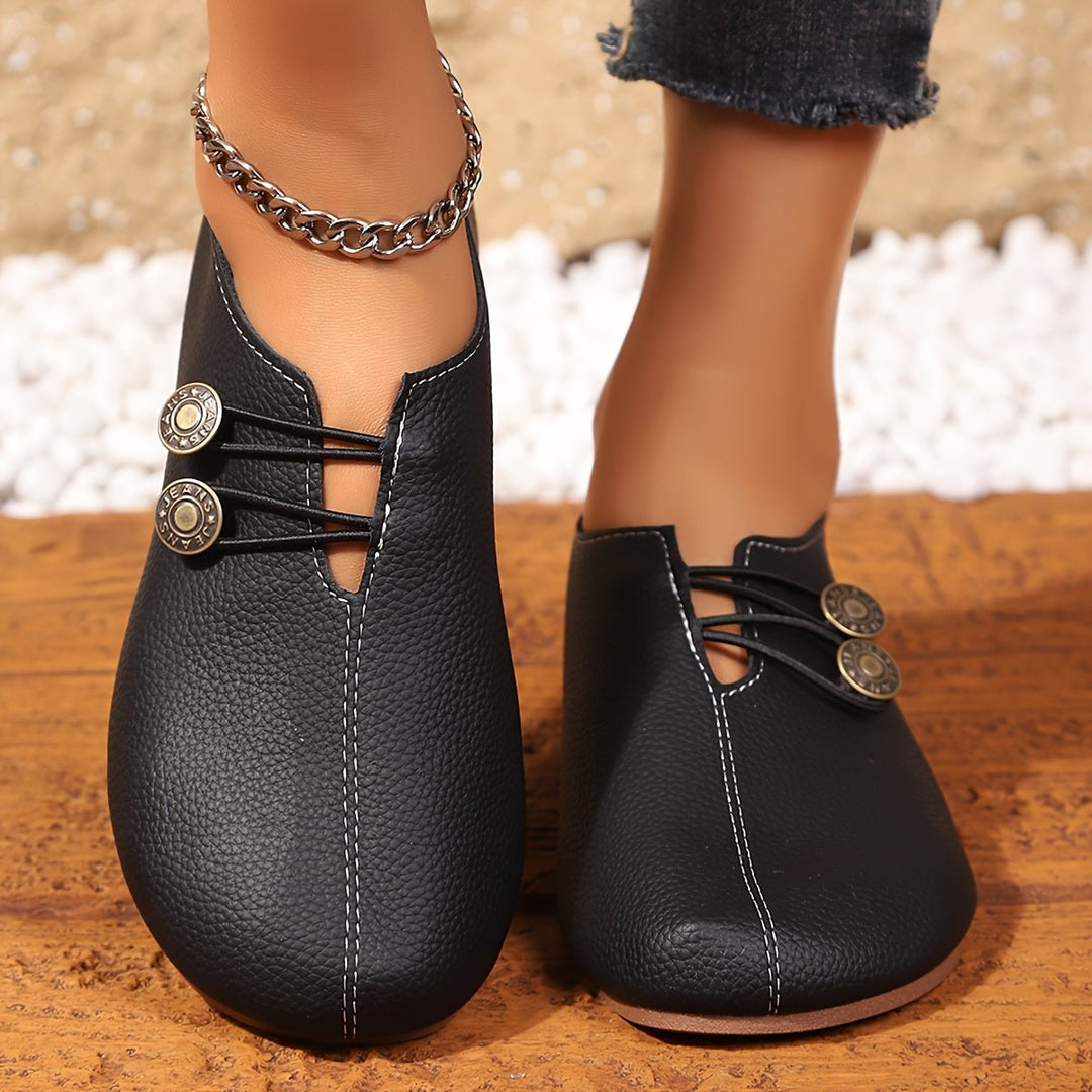 Versatile women's slip-on loafers, ideal for casual wear, providing easy comfort and classic style.
