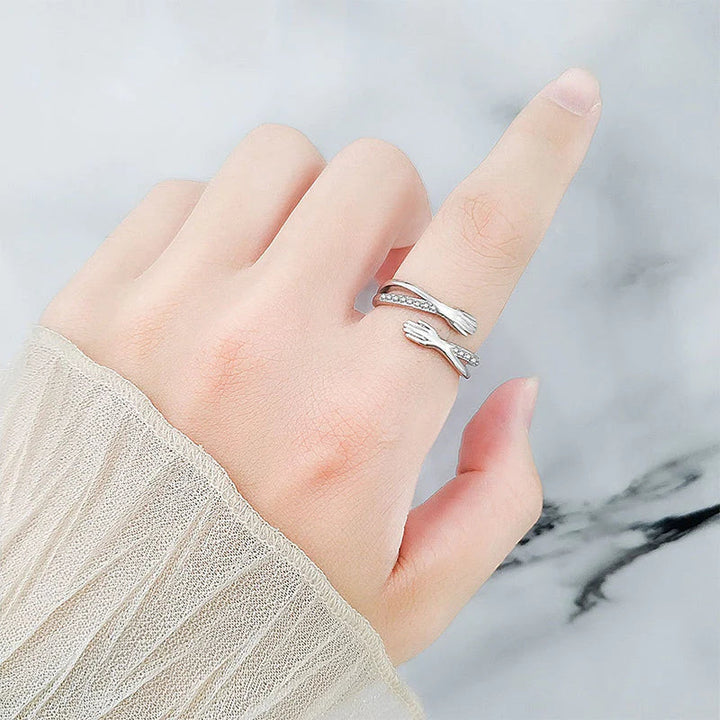 Unisex comfort jewelry: adjustable hug ring, symbolizing love & connection, a unique gift.