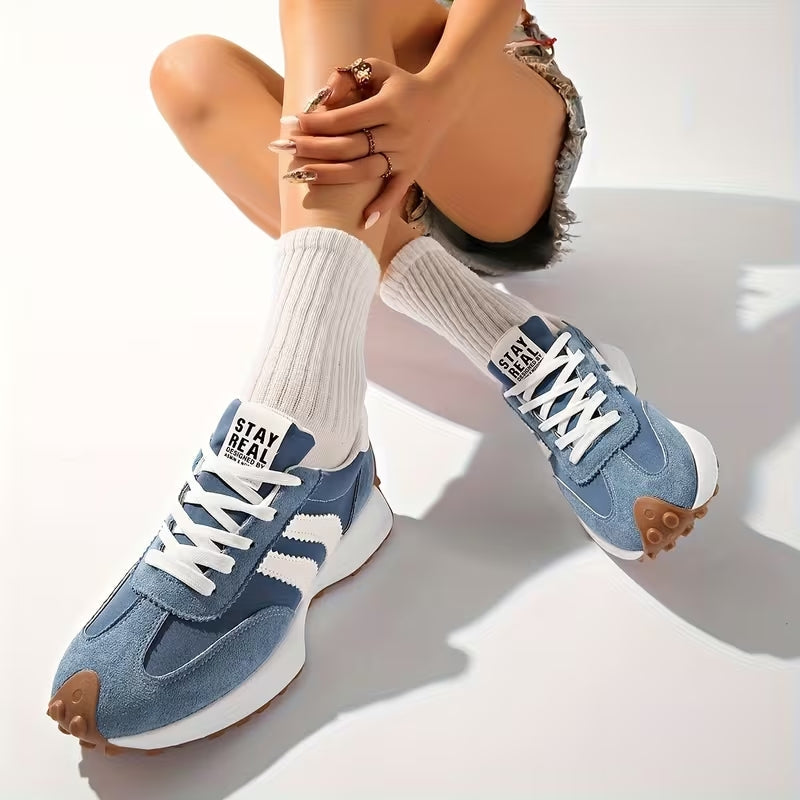 Women's retro lace-up platform sneakers featuring a chunky sole, comfortable orthopedic design & vintage style.