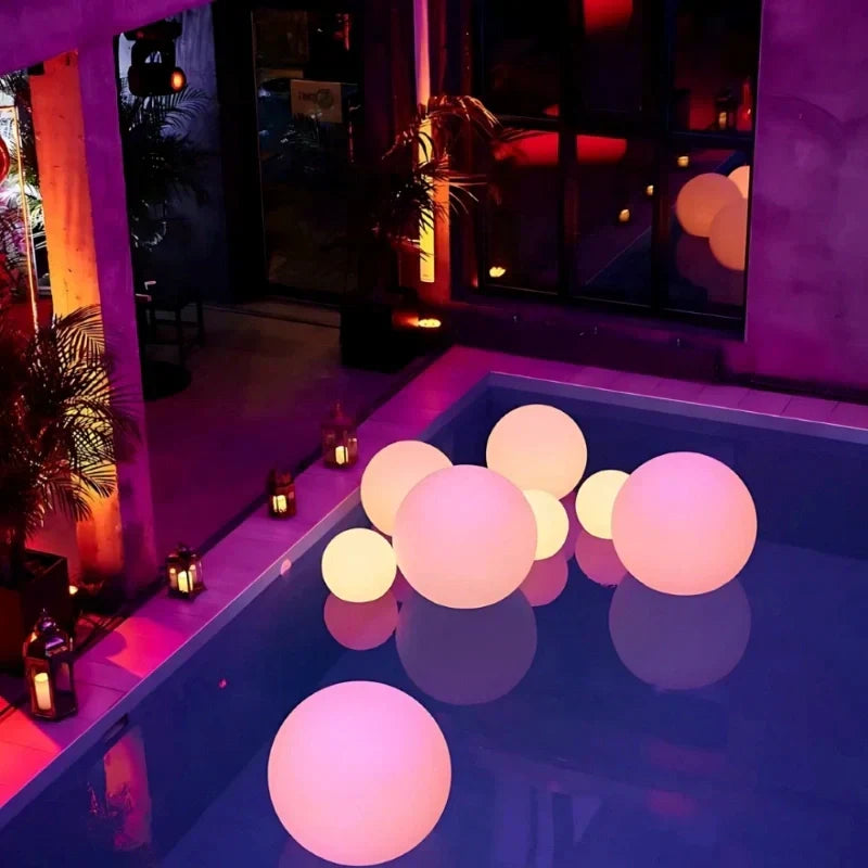 Spherical RGB garden light, 16 colors, ideal for patio, pool area, or indoor mood lighting. Remote included.